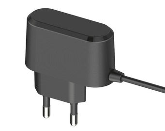 주문 빠른 Charhing를 위한 백색/검정 보편적인 여행 접합기 5V 1A 5V 2.1A online manufacture