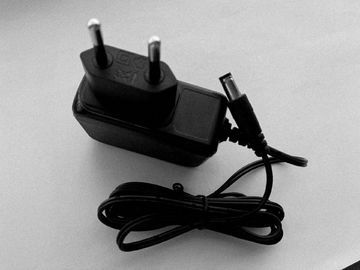 주문 90 - 264VAC 의학 1A EU 마개를 가진 12 볼트 힘 접합기 벽 산 online manufacture