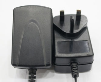 주문 18W / 24With 36W 보편적인 여행 힘 접합기 5 - 백색/검정 15V online manufacture