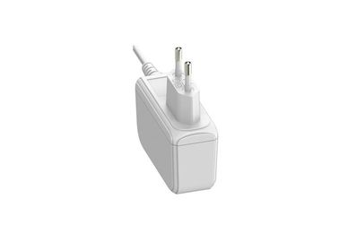 좋은 가격 5V 3A 18W 2개의 Pin EU를 가진 보편적인 교류 전원 접합기는 CCTV 등을 위해 폐쇄합니다 온라인으로